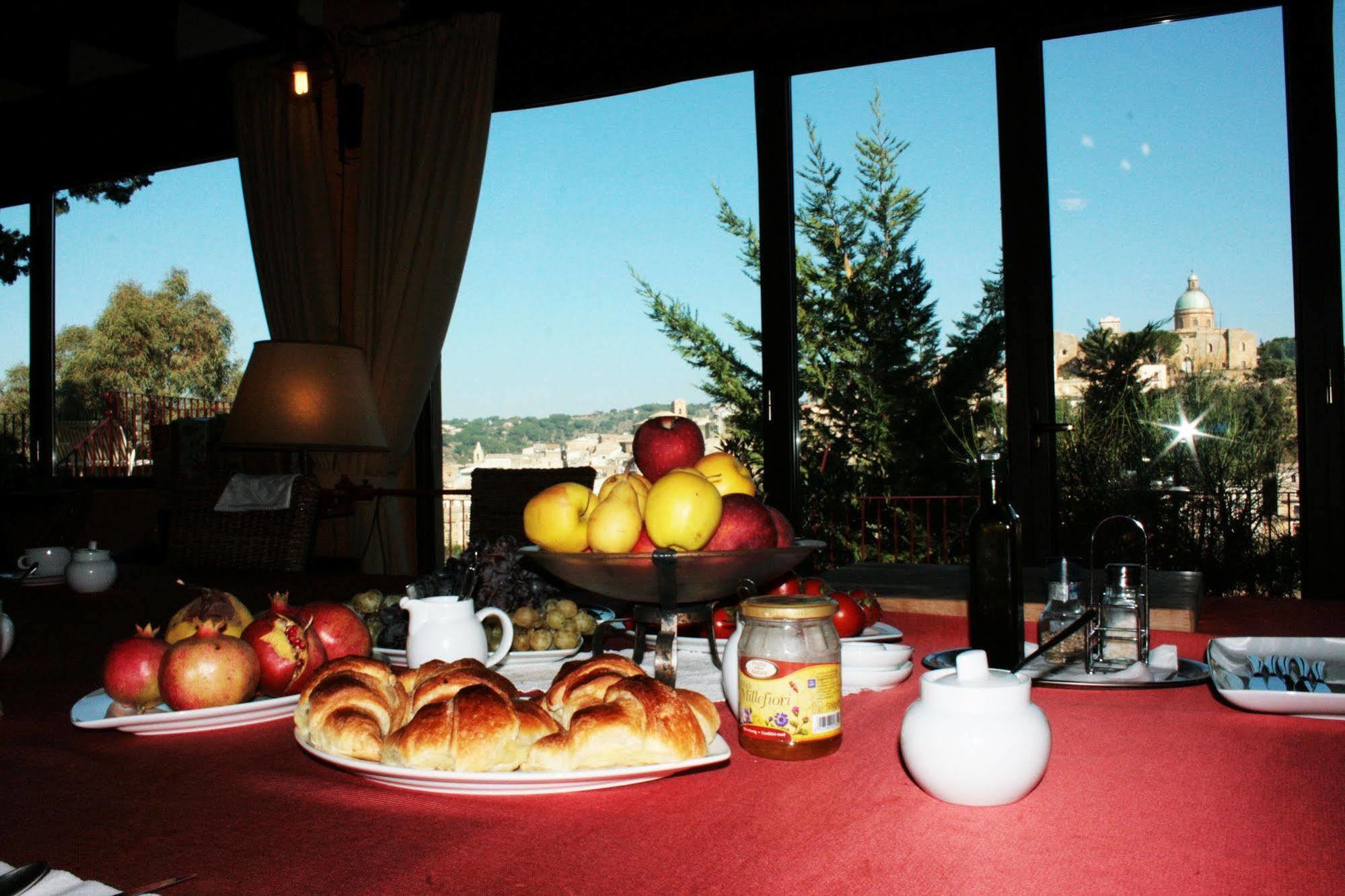 La Casa Sulla Collina D'Oro Bed & Breakfast Piazza Armerina Bagian luar foto
