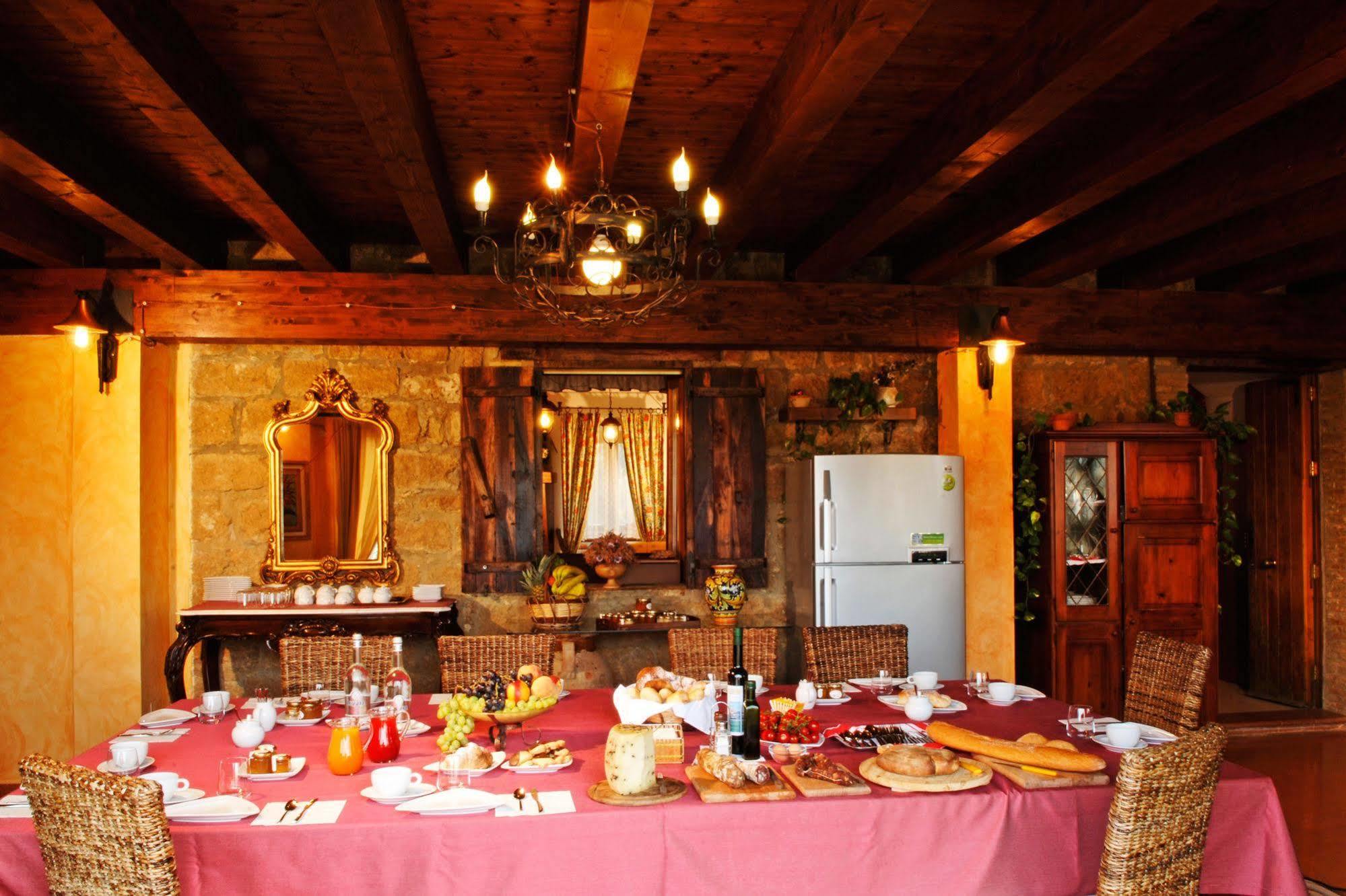 La Casa Sulla Collina D'Oro Bed & Breakfast Piazza Armerina Bagian luar foto